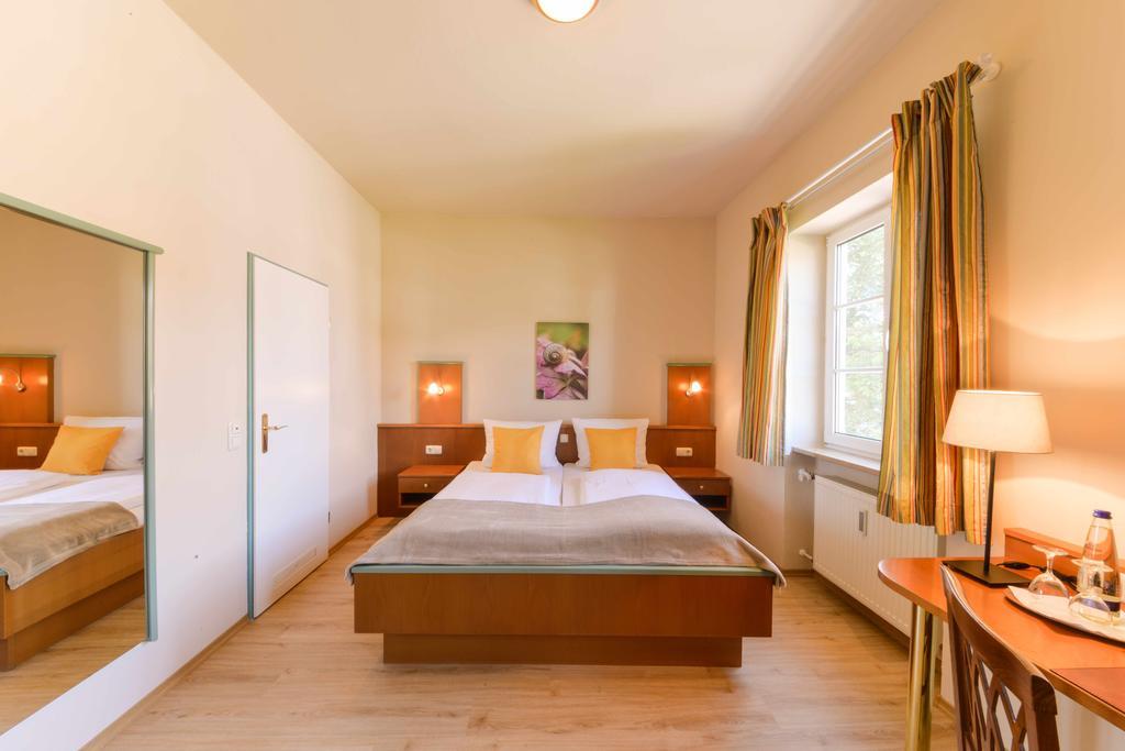 Boardinghouse Pfarrkirchen Hotel Стая снимка