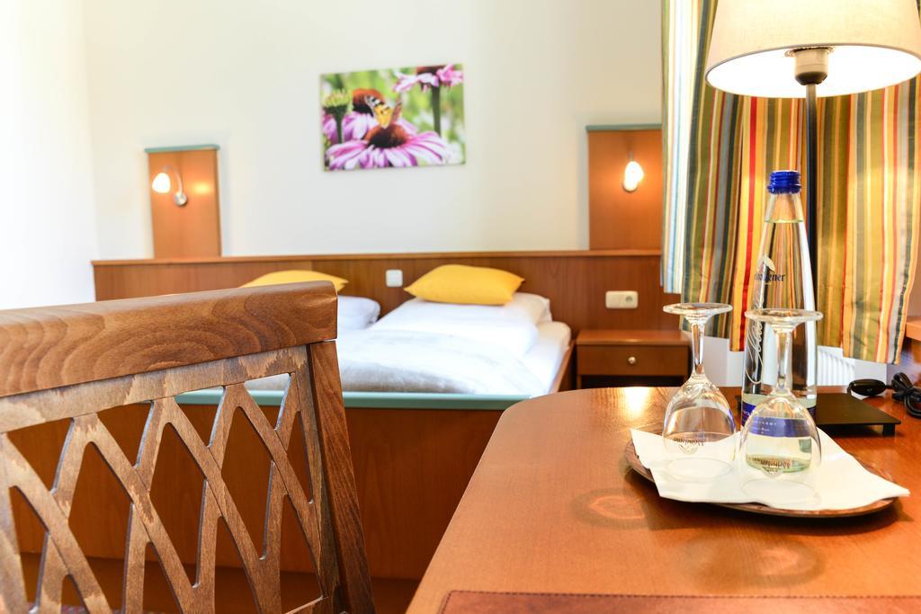 Boardinghouse Pfarrkirchen Hotel Стая снимка