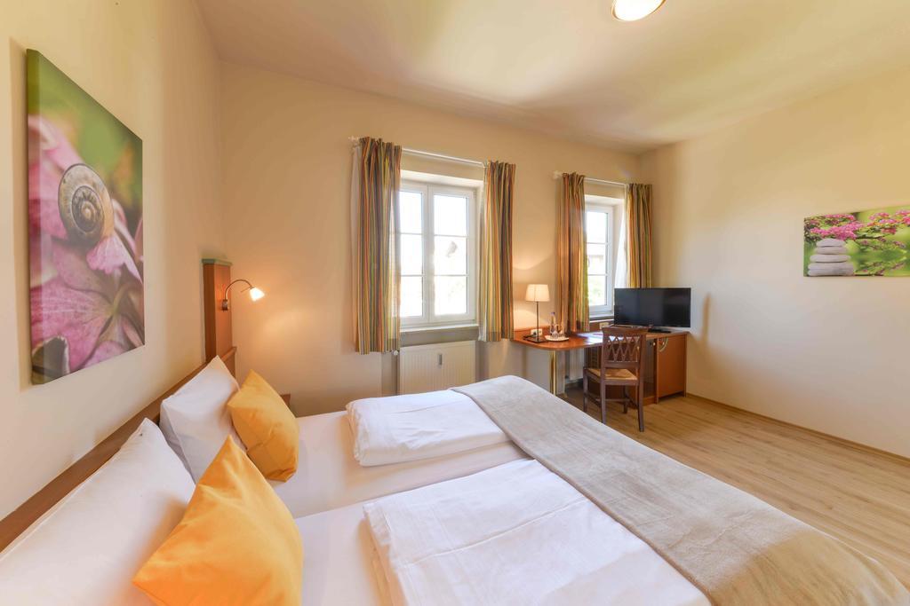 Boardinghouse Pfarrkirchen Hotel Стая снимка