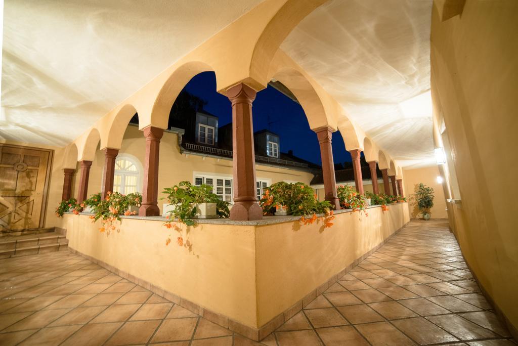 Boardinghouse Pfarrkirchen Hotel Екстериор снимка