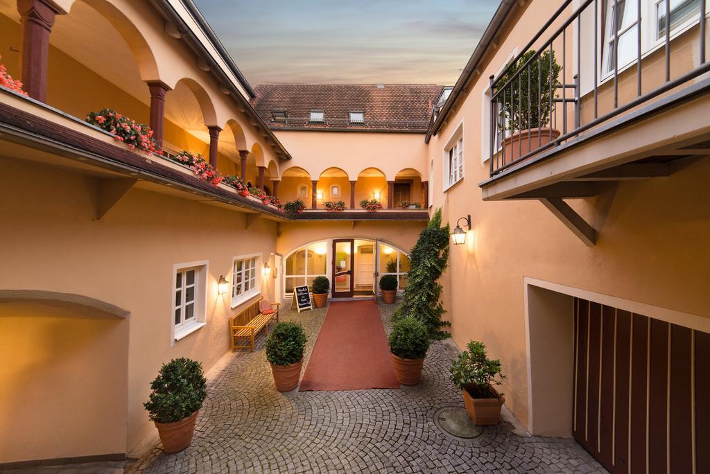 Boardinghouse Pfarrkirchen Hotel Екстериор снимка