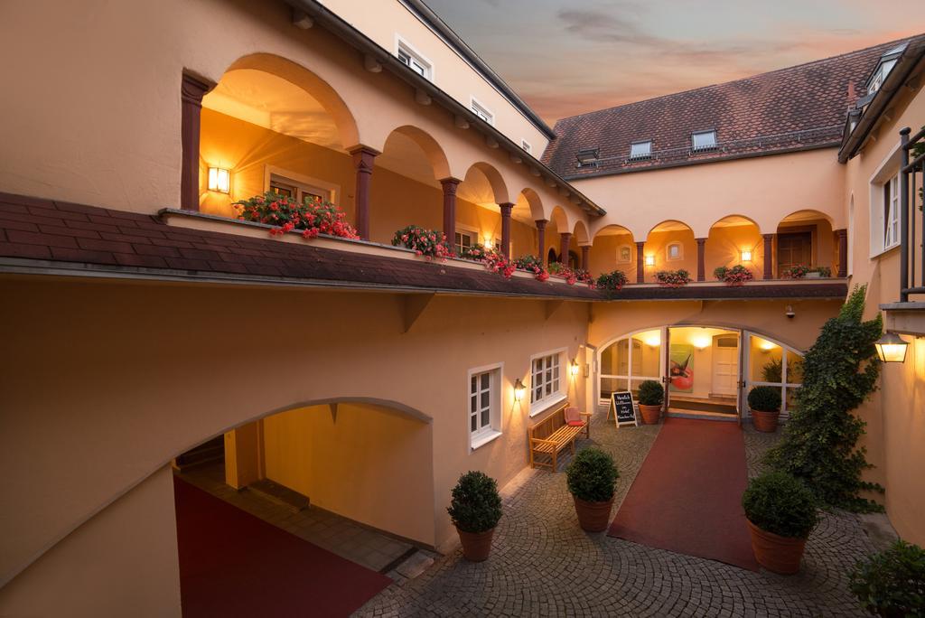 Boardinghouse Pfarrkirchen Hotel Екстериор снимка