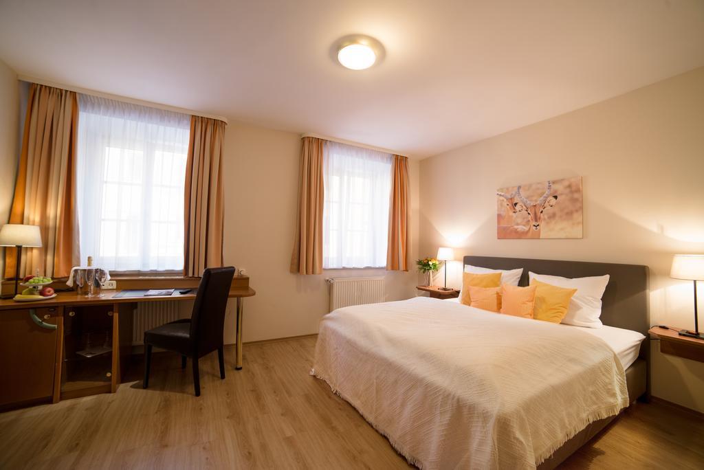 Boardinghouse Pfarrkirchen Hotel Екстериор снимка